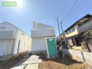 【前面道路含む現地写真】 | 小学校4分　中学校9分　食洗機付　駐車2台　習志野台　2号棟