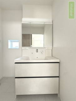 【キッチン】 | 小学校4分　中学校9分　食洗機付　駐車2台　習志野台　2号棟 | 家族と会話を楽しめる明るいキッチン　同タイプ