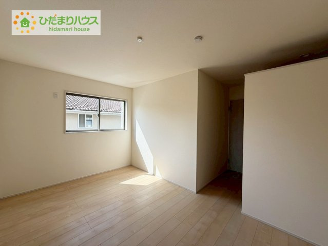 いわき市自由ヶ丘３期　新築戸建　1号棟の寝室|バルコニーに面している居室なので、自然と光が差し込みます。