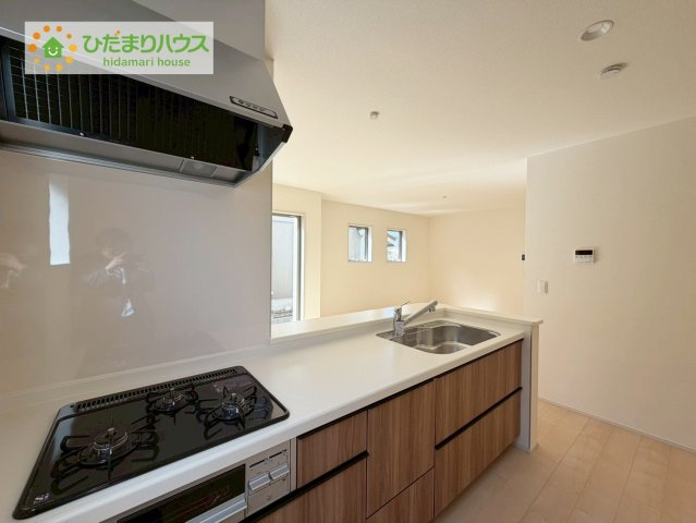 いわき市自由ヶ丘３期　新築戸建　1号棟のキッチン|リビングを見渡せるキッチンはお子様を見ながらでも料理が出来て安心ですね☆