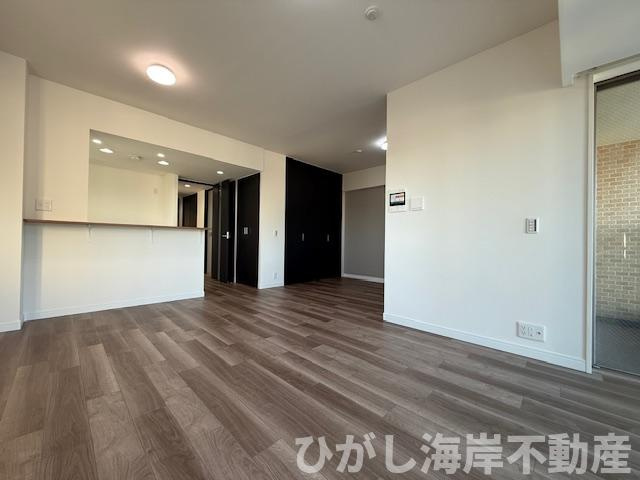 ヴェレーナ茅ヶ崎海岸の居間・リビング|新規リフォーム完了！　21.1帖　床暖房付LDK