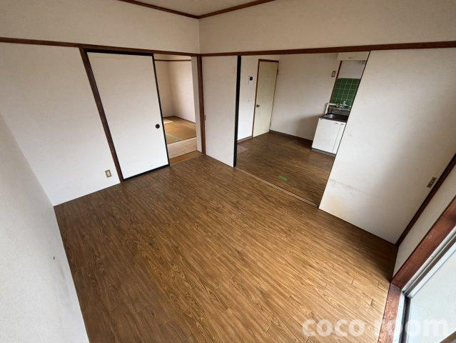 青葉ハイツの洋室