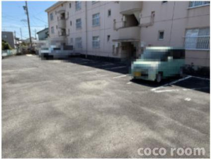 青葉ハイツの駐車場