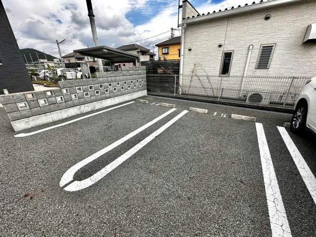 スカイ・ガーデンズの駐車場