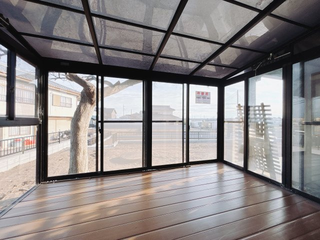 【中古戸建】前橋市上増田町のバルコニー|■テラス｜大きなテラス付きで、お洗濯も安心です♪