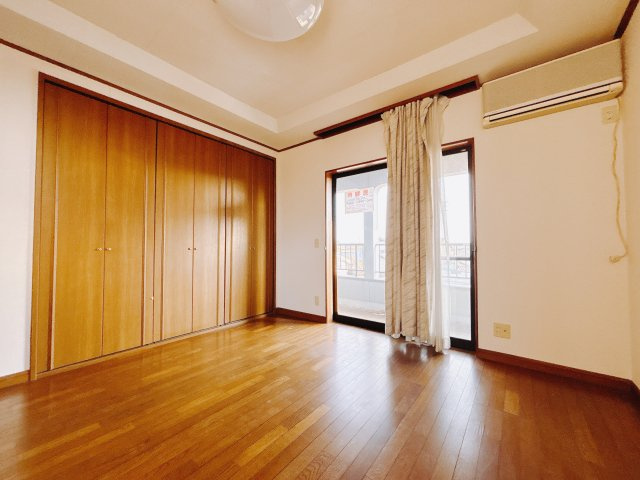 【中古戸建】前橋市上増田町の洋室|■2階洋室｜ナチュラルカラーの床です。模様替えなどとても楽しく工夫できます♪陽当たり、風通しもとても良いので毎日快適な生活スタートです！子供部屋にも良いですね♪