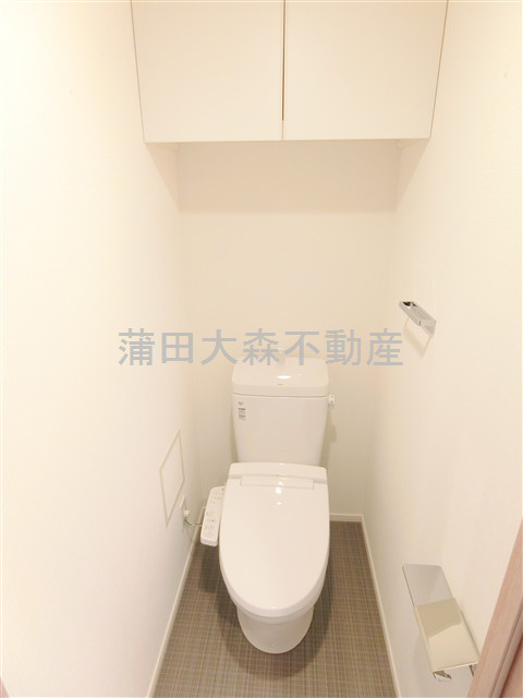 TASUKI RICHESSE KAMATAタスキリシェスシンカマタのトイレ|吊戸棚と温水洗浄便座付きのトイレ