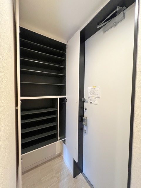 Ｅｖａｎ表参道の玄関|★シューズＢＯＸ★