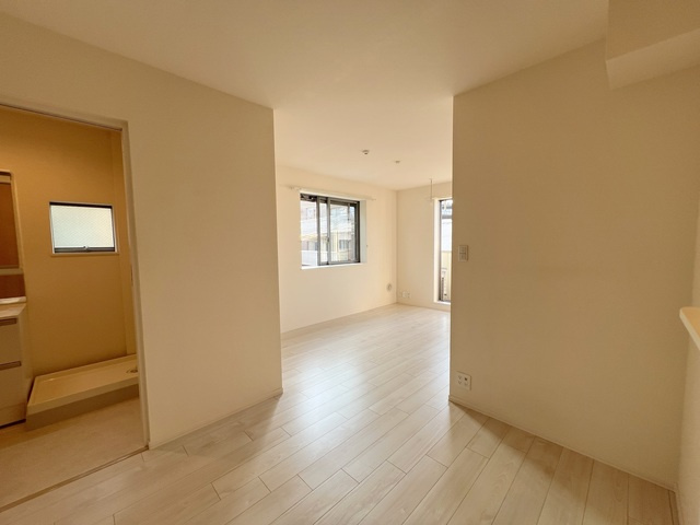 Ｅｖａｎ表参道の居間・リビング|★明るいフローリングの角部屋です★