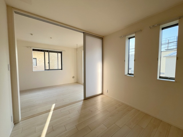 Ｅｖａｎ表参道の子供部屋|★明るいフローリングの角部屋です★