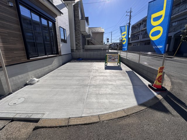 松戸市新松戸南１丁目新築戸建【馬橋北小学校：7分】の駐車場|1号棟駐車スペース・並列2台駐車可