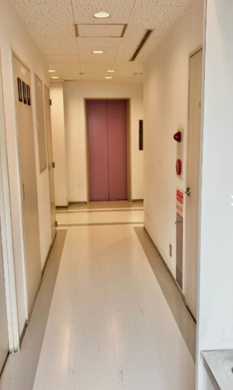 草津市大路１丁目の店舗事務所のエントランス