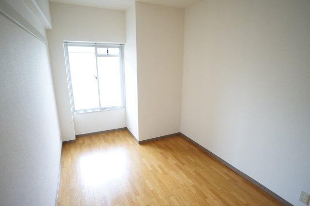 ジュネス東生駒の居間・リビング