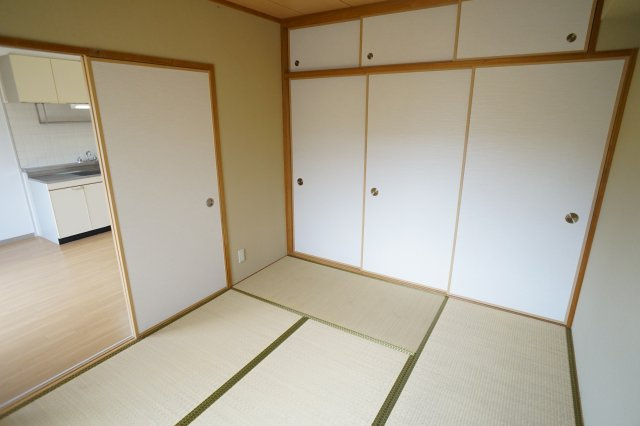 ジュネス東生駒の居間・リビング