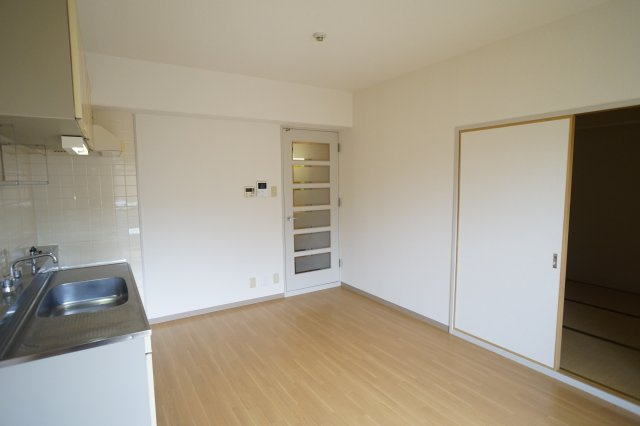 ジュネス東生駒の玄関