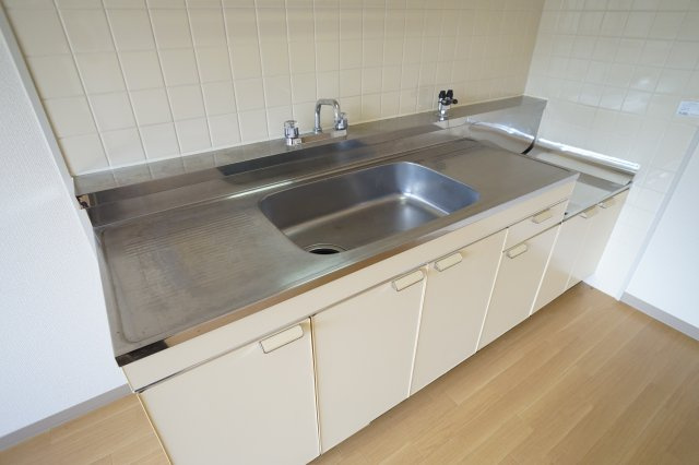 ジュネス東生駒の居間・リビング