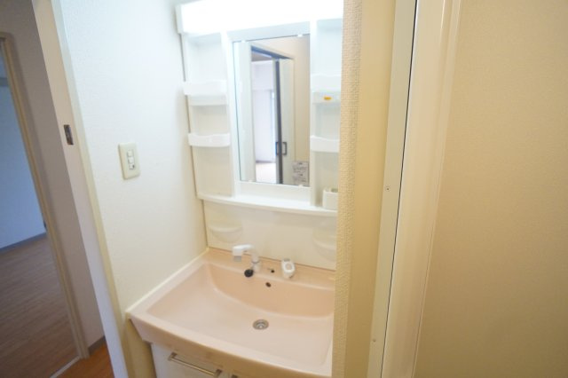 ジュネス東生駒の洋室