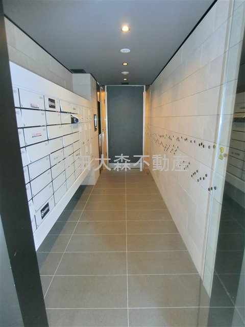 V-music蒲田のエントランス|TVモニター付オートロック宅配BOXメールBOX管理人室