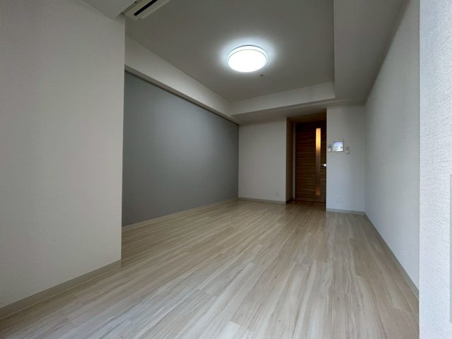 プライムアーバン御堂筋本町の洋室