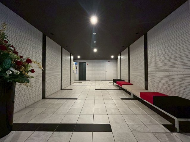 プライムアーバン御堂筋本町のロビー