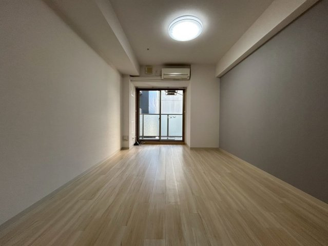 プライムアーバン御堂筋本町の洋室