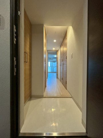 プライムアーバン御堂筋本町の玄関