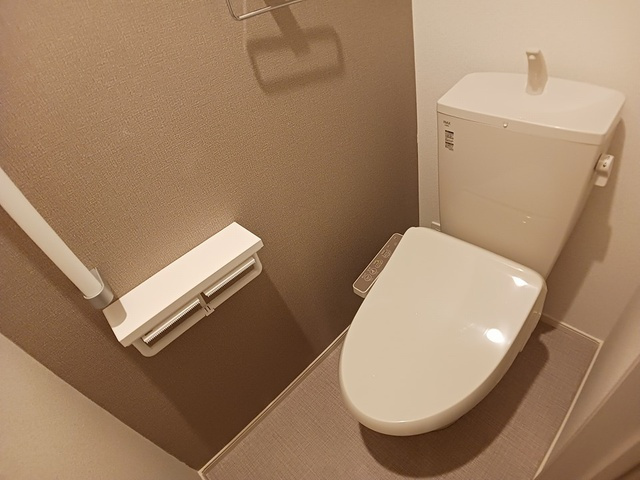 パラディのトイレ|温水洗浄便座付きです。