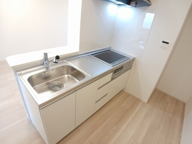 パラディのキッチン|リビングを見渡せる人気の対面式キッチンです。