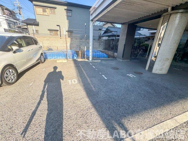 セゾン弐番館の駐車場