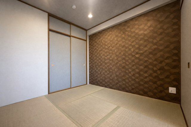ライオンズマンション千里丘ガーデンシティの和室|【洋室5.7帖】特別な装飾はなくても、日常の暮らしに合わせて使いやすい洋室。どんなインテリアも馴染むシンプルな空間です。