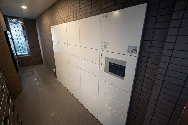 ライオンズマンション千里丘ガーデンシティのその他共用部分|宅配ボックス完備で、荷物の受け取りが便利に。留守中でも安心して荷物を受け取れる、快適な暮らしをサポートします