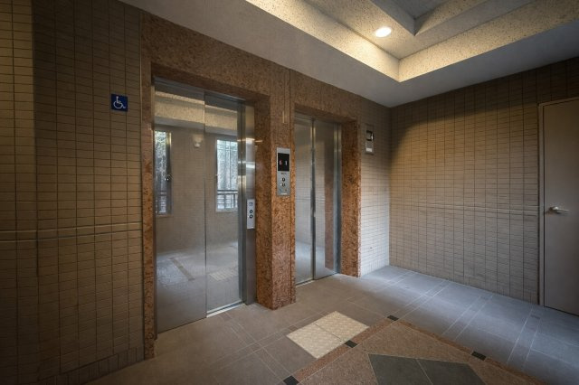 ライオンズマンション千里丘ガーデンシティのその他共用部分|エレベーターは2基あるため、混雑時も安心ですね
