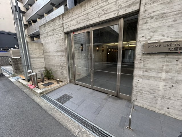 プライムアーバン松屋町のエントランス