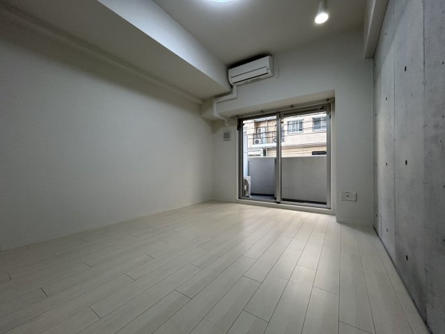 プライムアーバン松屋町の洋室