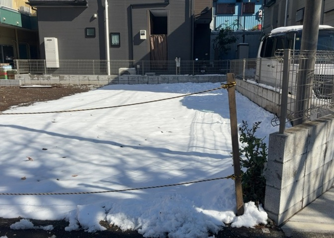 【外観】 | 人が暮らすうえで日光は大切な要素となります。日当たりの良さは譲れないポイントですね。併せて近くに大きな建築物の建築予定がないか、あるいはそれが可能な土地が近くにないか事前に確認することもお勧めします。