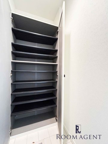 T.A明前町A棟の玄関