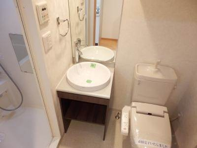 HF四条河原町レジデンスのトイレ|独立洗面台にトイレ