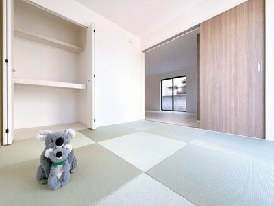 【和室】 | 前橋市南町　GRAFARE | LDKに隣接している和室。お子様を遊ばせたりお昼寝させたりしながら家事を行えます。
