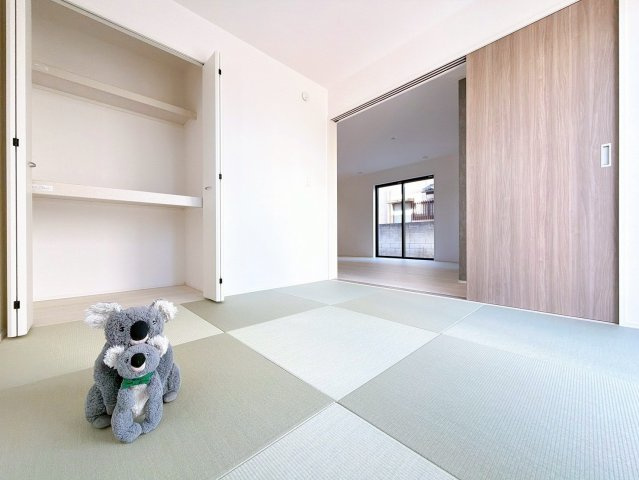 【和室】 | 前橋市南町　GRAFARE | LDKに隣接している和室。お子様を遊ばせたりお昼寝させたりしながら家事を行えます。