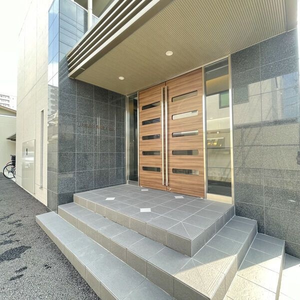URBAN GREY 2ndのエントランス