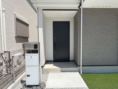 【玄関】 | 【20万円ｷｬｯｼｭﾊﾞｯｸ対象物件】リナージュ生駒郡平群町西宮第2期全2棟1号棟