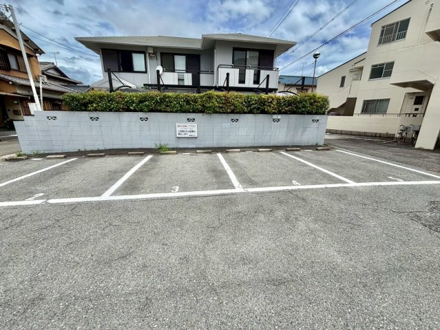 マンション大和の駐車場