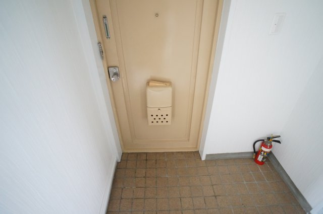 新町ハイツの玄関