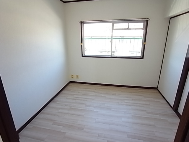 新町ハイツの洋室