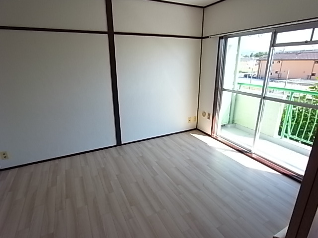 新町ハイツの洋室