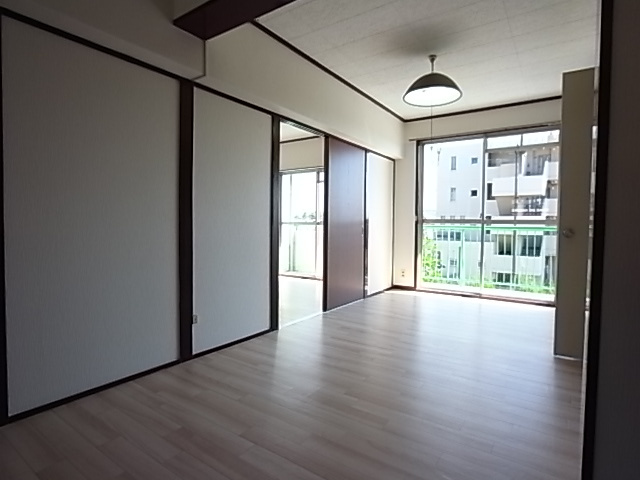 新町ハイツの居間・リビング