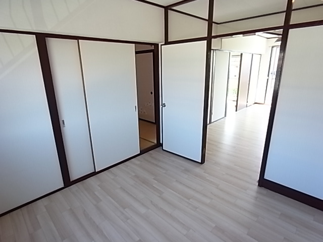 新町ハイツの洋室