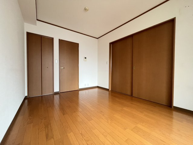 ステラコート潮江の洋室