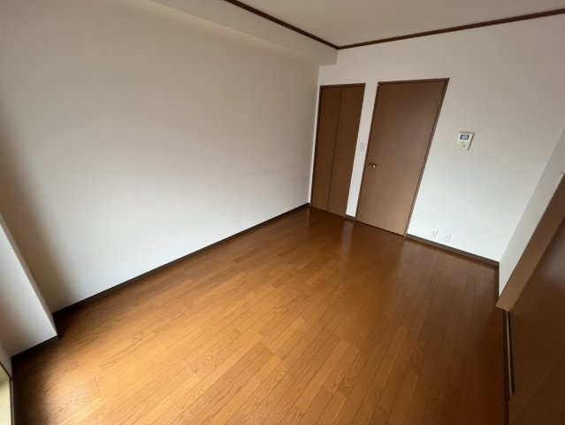 ステラコート潮江の洋室