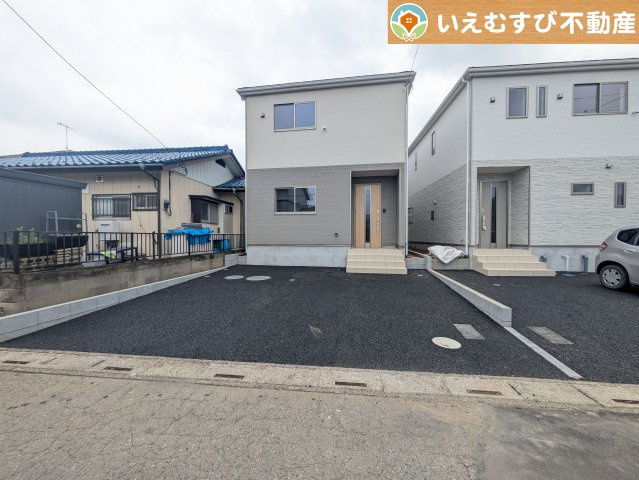 Cradle garden　本庄市児玉町金屋第7の駐車場|2台駐車可能なスペース完備
しっかり舗装してある駐車スペースで天気が悪く足元が悪い日でも乗り降りしやすい♪